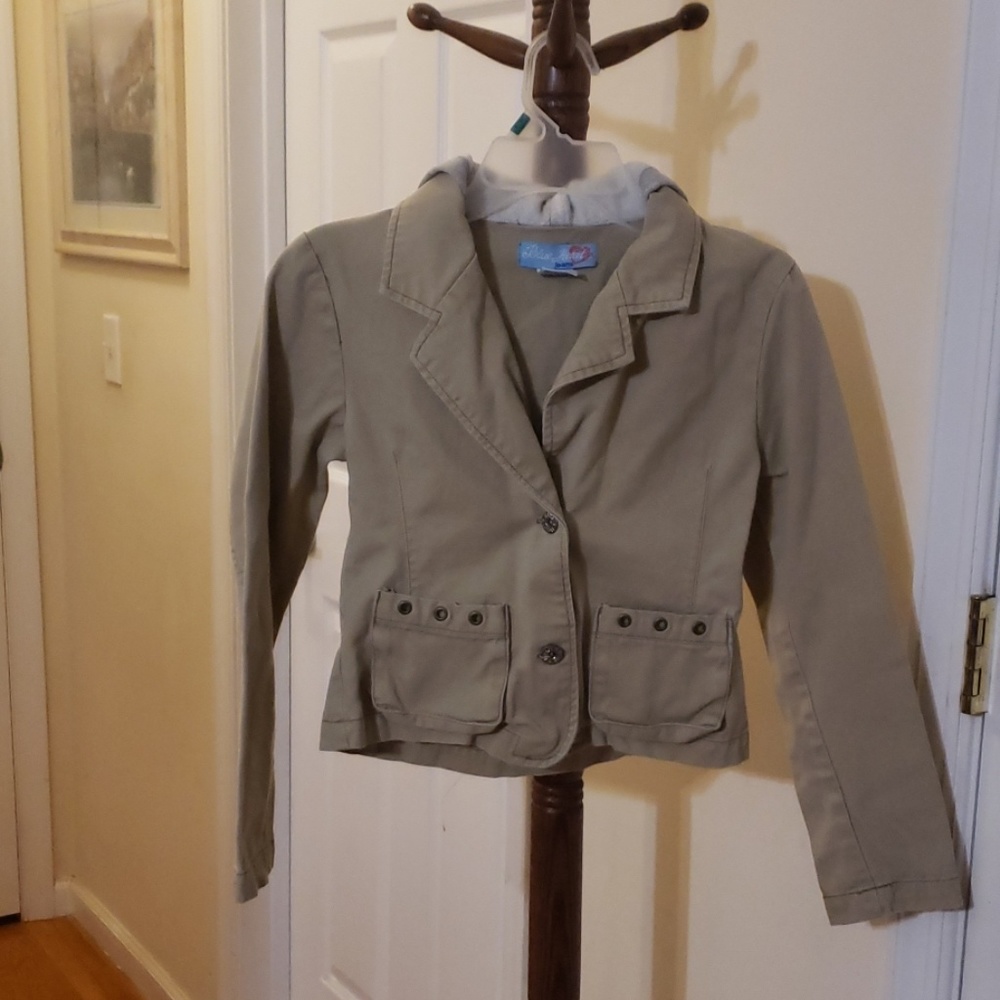 Hoodie jacket with 2 front buttons and pockets